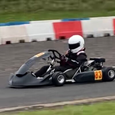Oliver in kart